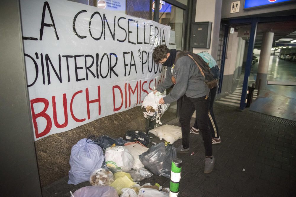 Escombraries a la delegació d'Interior a Manresa