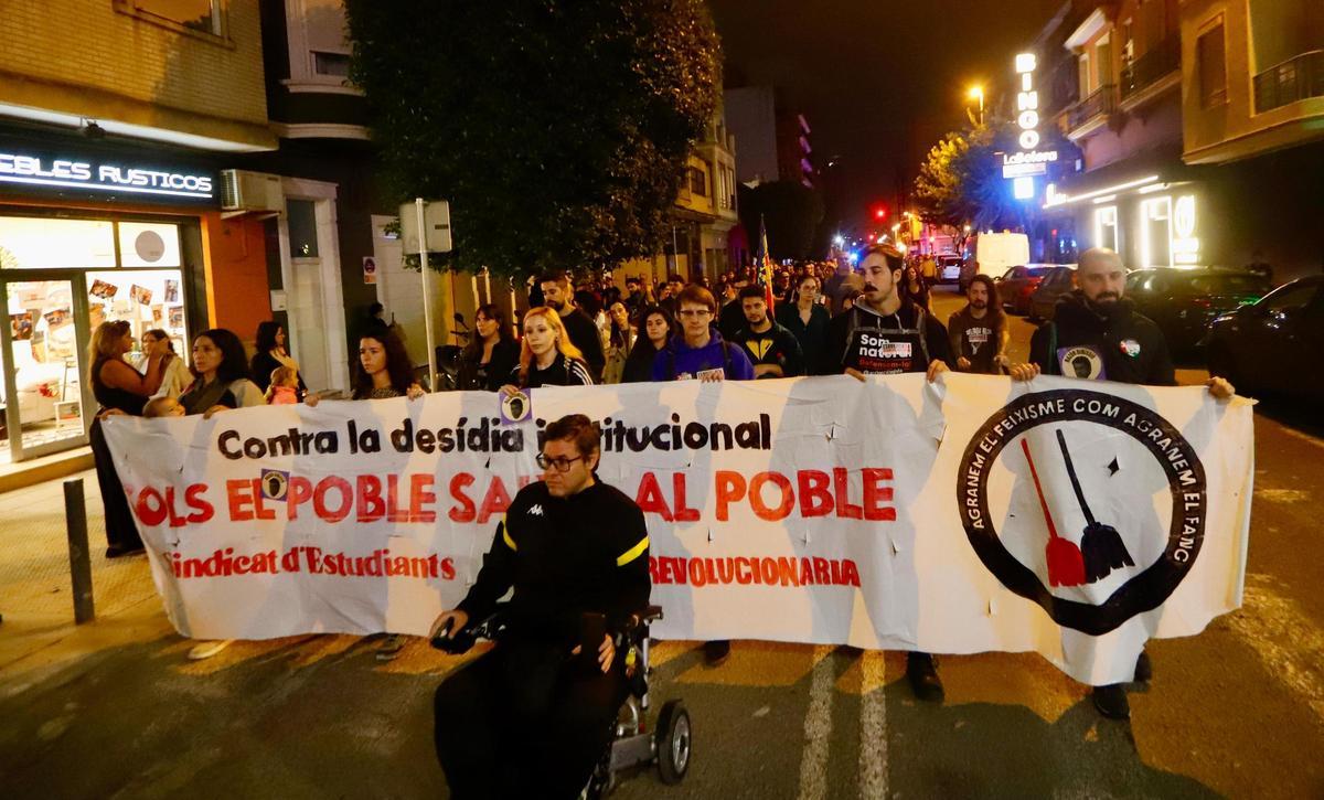 La marcha a su paso por Benetússer