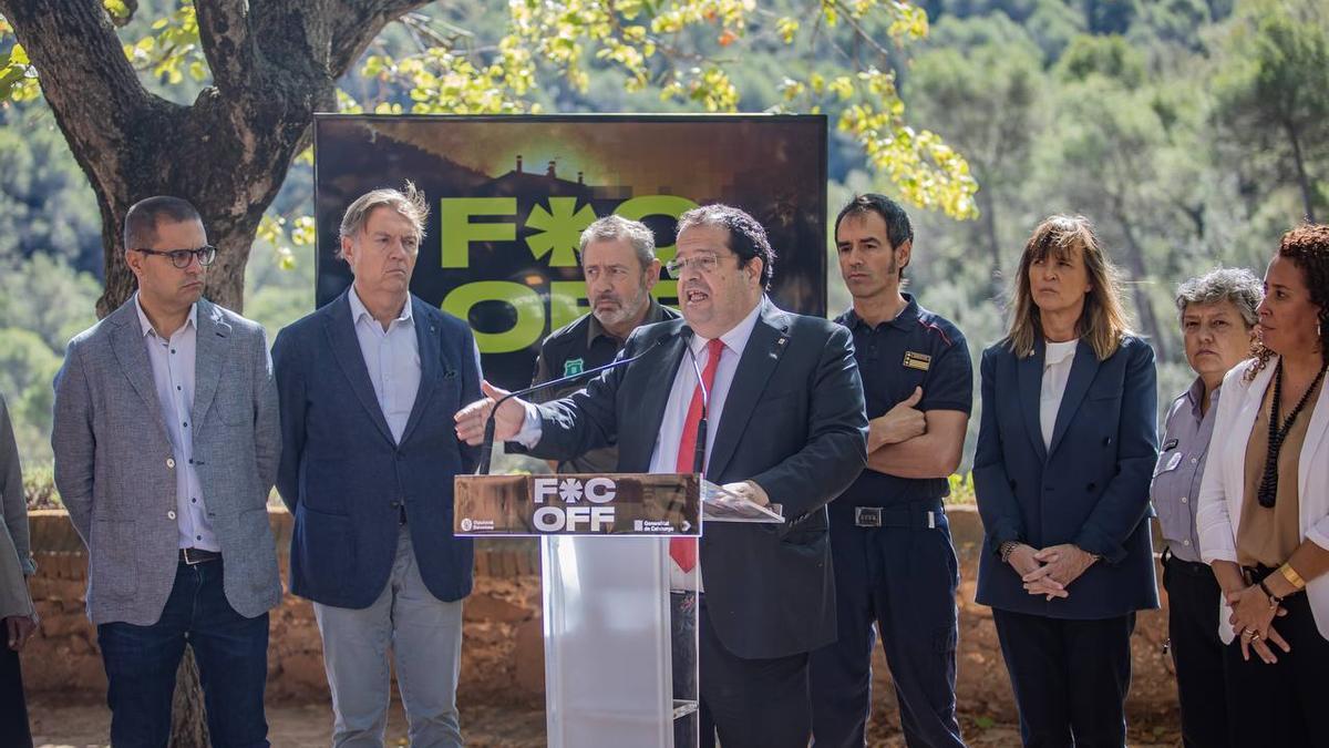 Rueda de prensa de presentación del balance de la Campaña Forestal 2023 que realizó el conseller d'Interior Joan Ignasi Elena i Garcia.