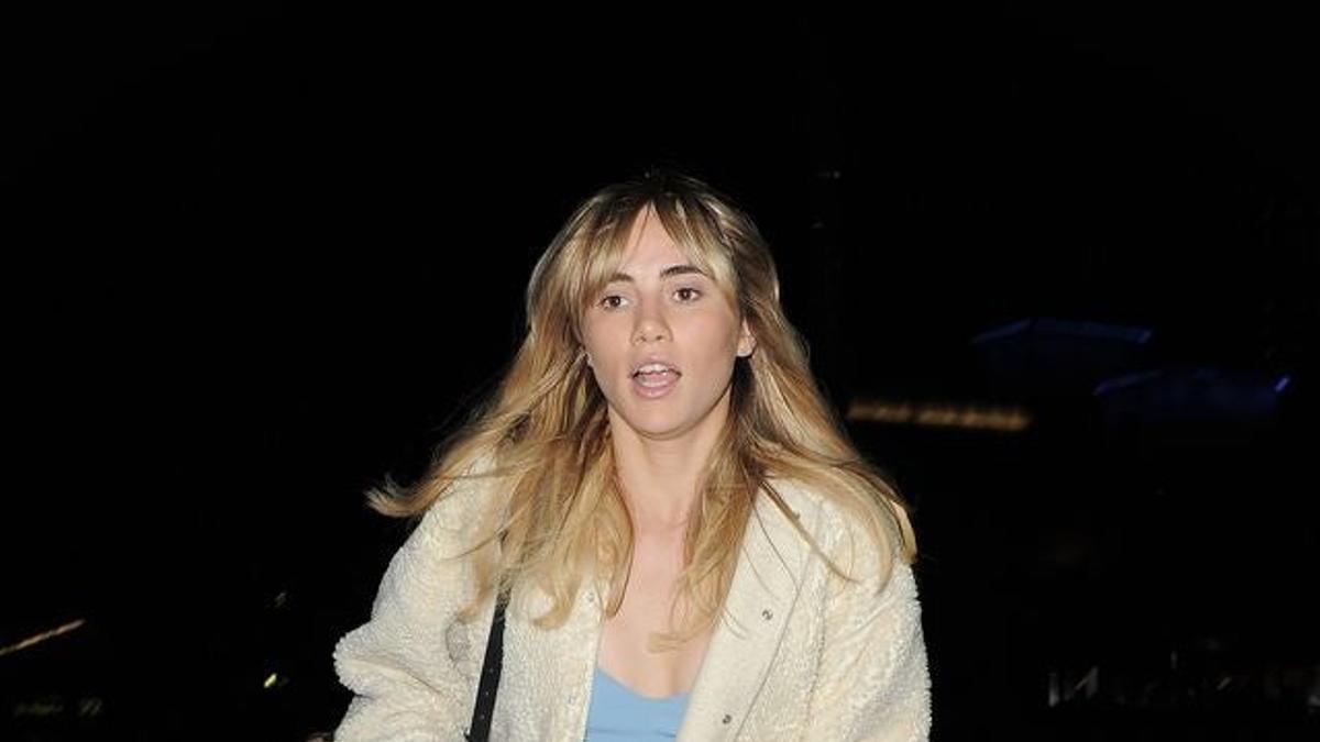 Suki Waterhouse sorprende a Bradley Cooper en el set de rodaje