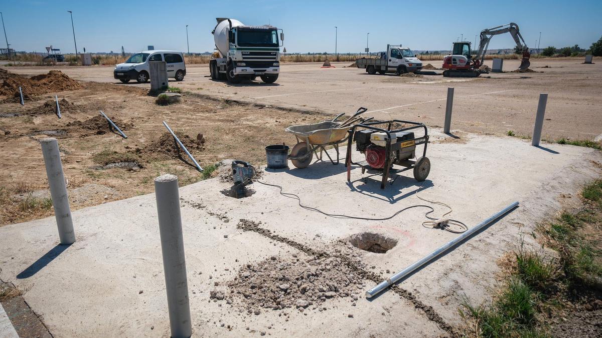 Obras en el aparcamiento de autocaravanas del ferial.