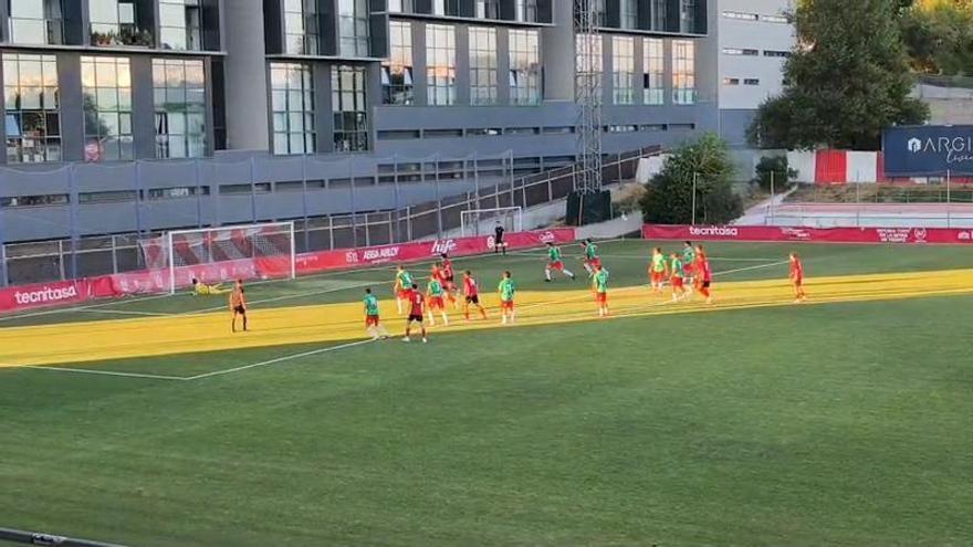 Así fue la parada del penalti (y posterior rechace) de Fran Árbol en el Sanse - Zamora CF