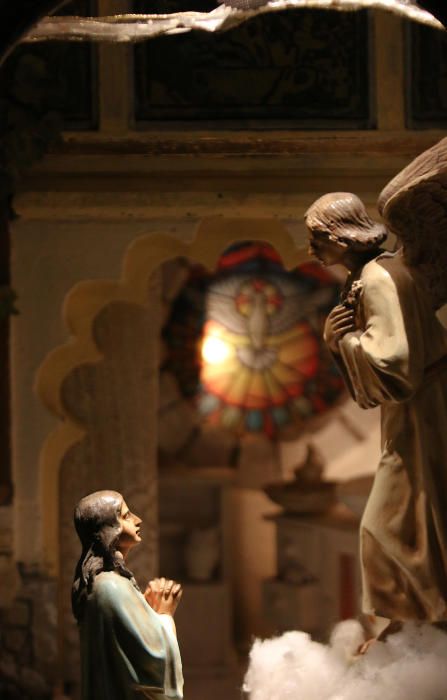 El cenachero, el espetero, el mercado de pescado, la farola o la playa son algunas de las estampas que componen este tradicional nacimiento