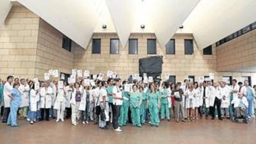 Médicos proponen dimisiones en masa contra los recortes