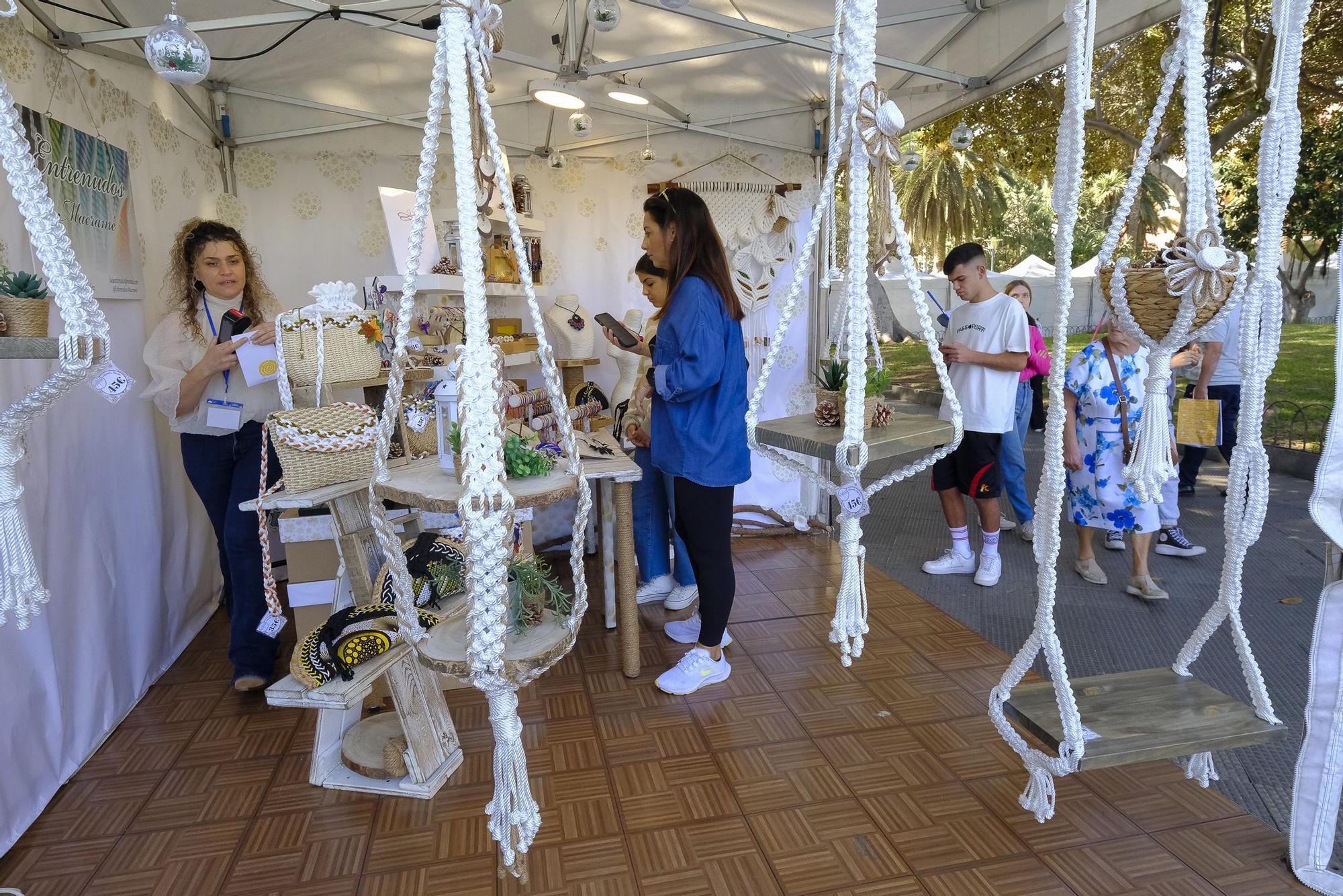 Feria de artesanía en el parque de San Telmo