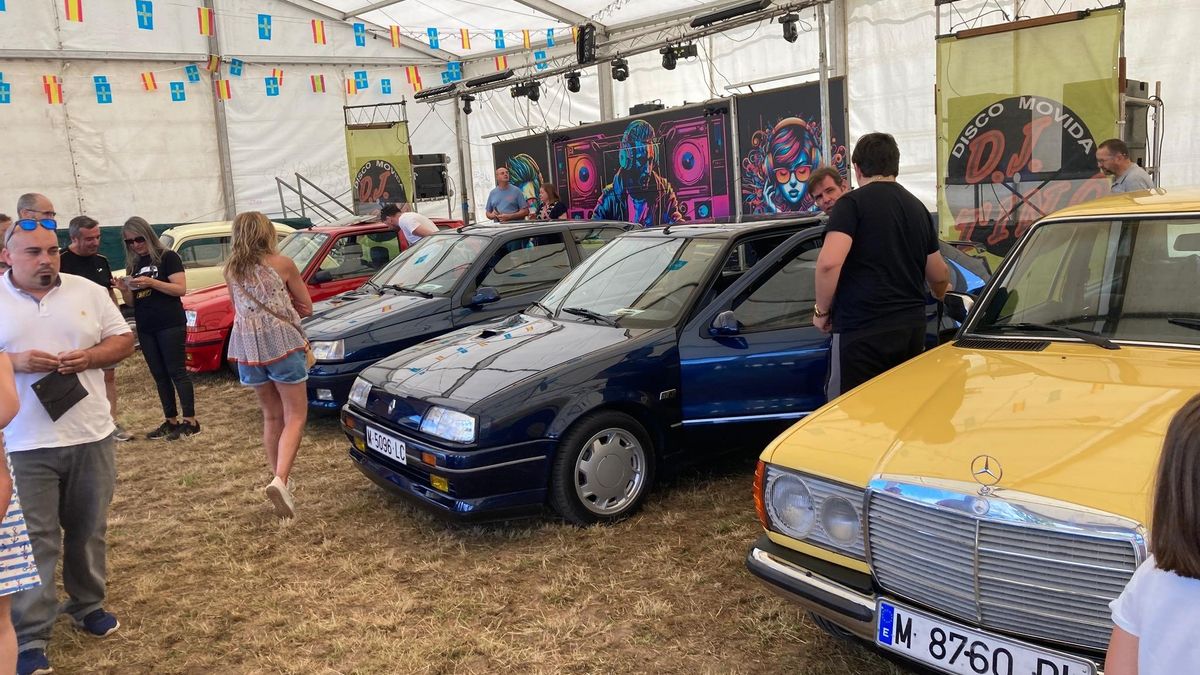 Concentración de coches clásicos, en el prau de la fiesta, el año pasado.
