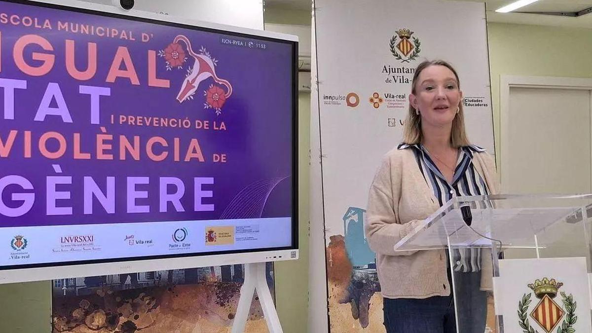 Imagen de la vicealcaldesa Maria Fajardo en la presentación de la última edición de la Escola d'Igualtat.