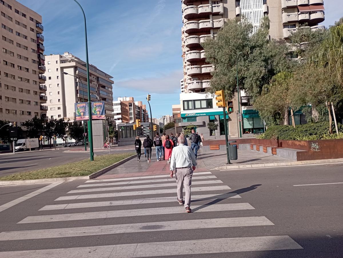 Piden más duración para los semáforos del Corte Inglés y la Glorieta de Albert Camus, en la foto.
