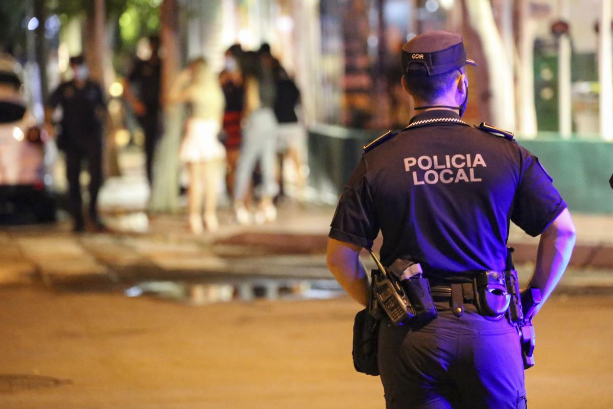 Imagen de archivo de un policía local de Alicante