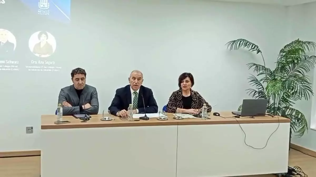 El Colegio de Médicos lleva al juzgado en Alicante once casos de falsos profesionales