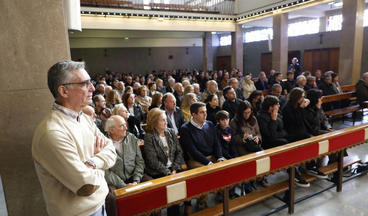Emocionante y vitalista funeral por el escritor Javier García Rodríguez