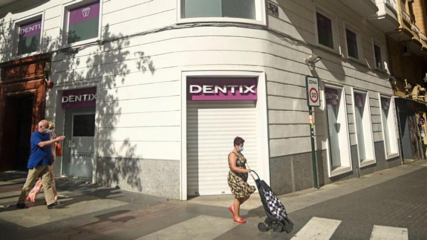 ¿Qué tienen que hacer los clientes afectados por el cierre de las clínicas Dentix?