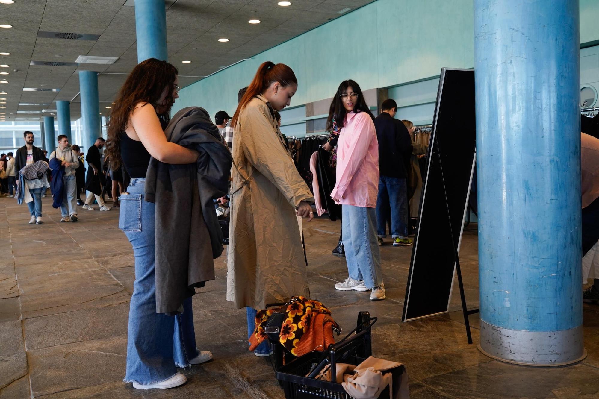 Moda 'vintage' en Palexco: Furor por la ropa de segunda mano en A Coruña