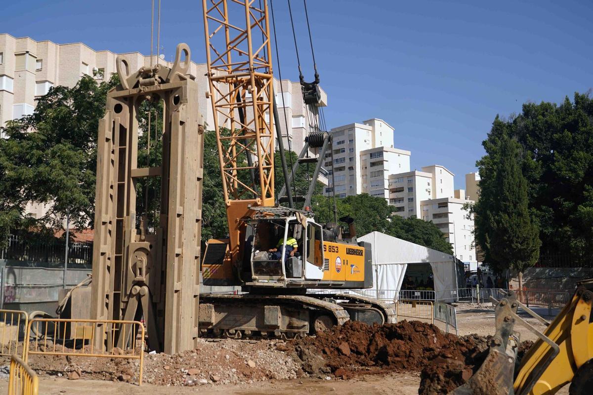 El presidente de la Junta de Andalucía, Juanma Moreno, preside el acto de inicio de obras de la línea 2 del metro de Málaga al Hospital Civil, en el tramo Hilera-Eugenio Gross