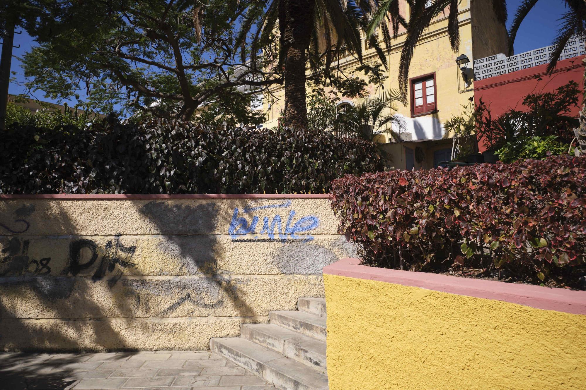 Estado de abandono del barranco que pasa por la trasera del barrio de Los Lavaderos