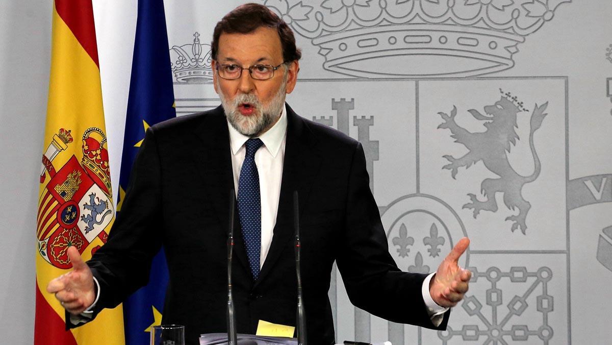Rajoy anuncia el cese como president de Carles Puigdemont y de todo el Govern.