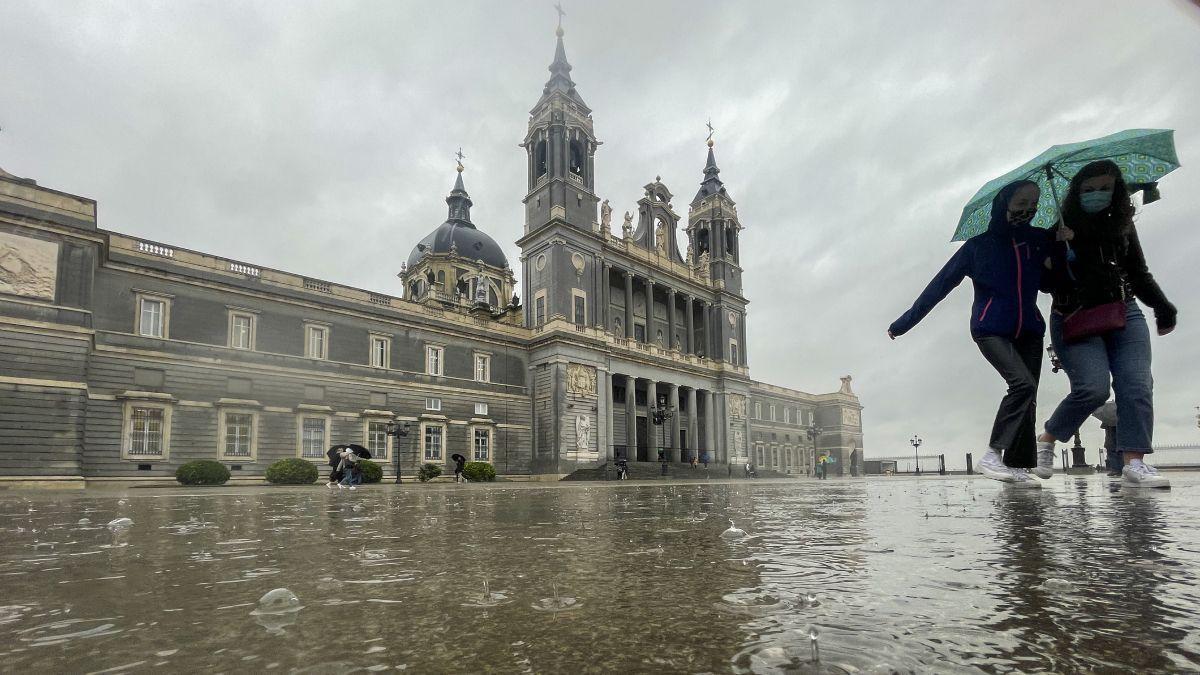 La borrasca Danielle oculta dos peligros llamados tormentas y meteotsunamis