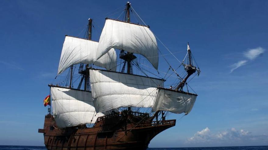 El Galeón Andalucía llega a Águilas desde Málaga.