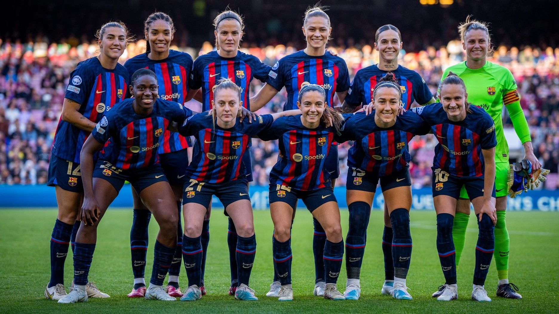 El equipo del Barça femenino ante la Roma.