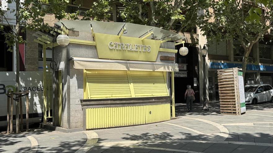 El tancament dels tres quioscos del Passeig Pere III genera un debat sobre el seu futur