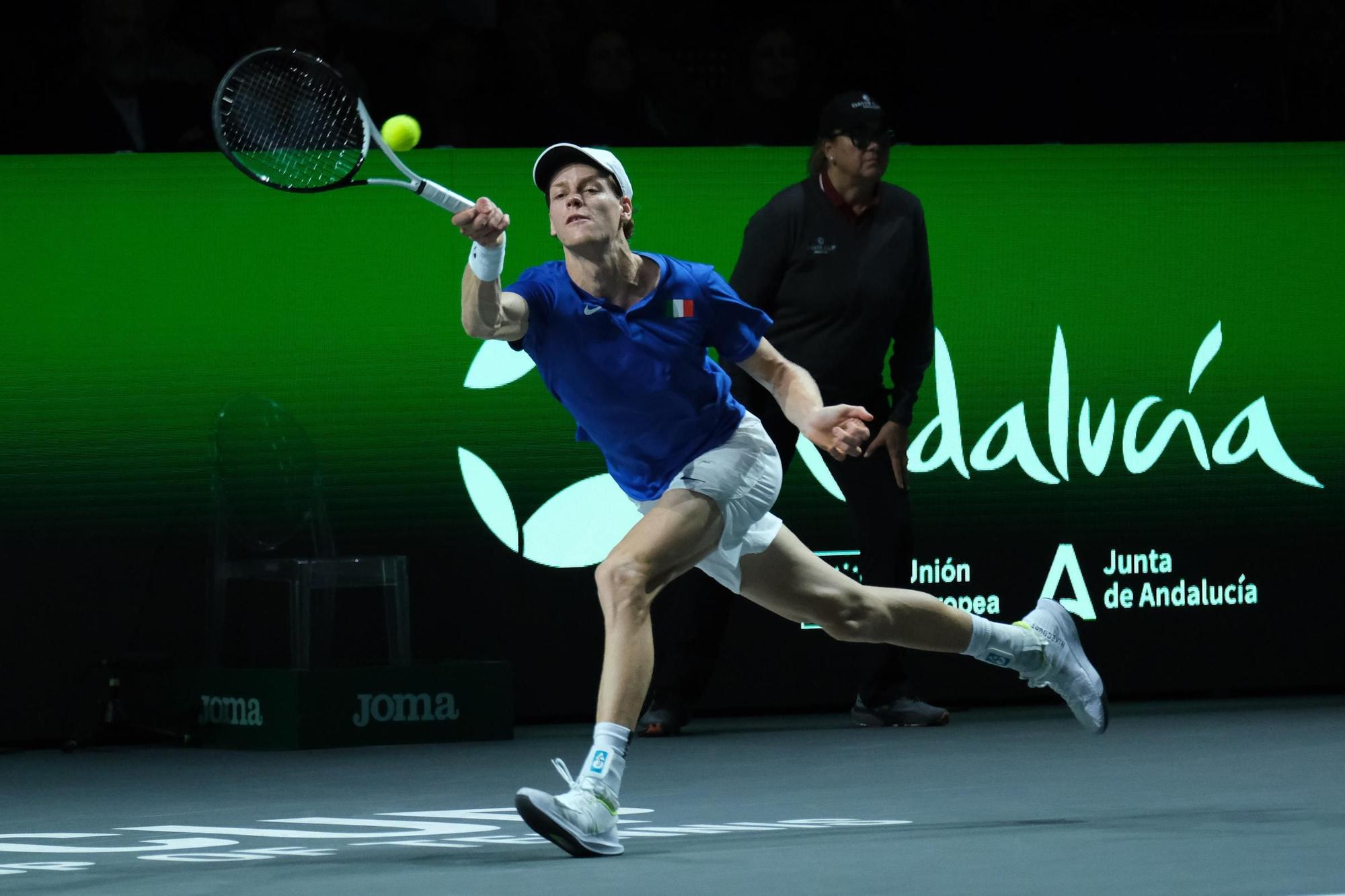 Sinner - De Miñaur, en el segundo partido de la final de la Copa Davis 2023.