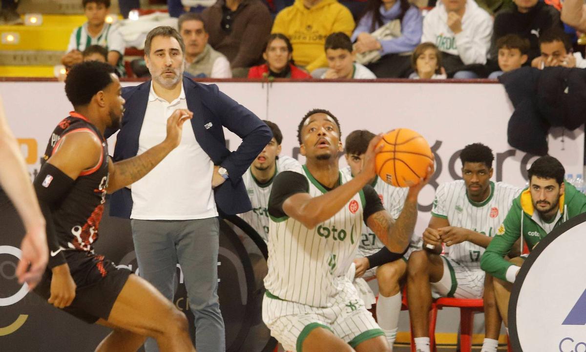 Ja' Monta Black, con el balón.