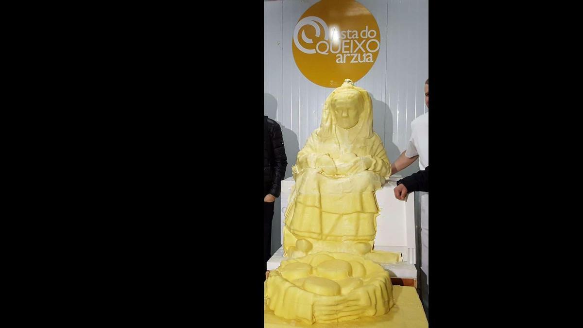 La figura de queso de 730 kilos elaborada en Arzúa en 2021