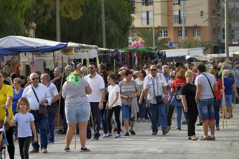 La romería de San Crispín recorre hoy las calles de El Toscar hasta su ermita.