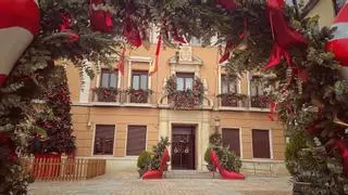 Así luce el Ayuntamiento de Elda por Navidad