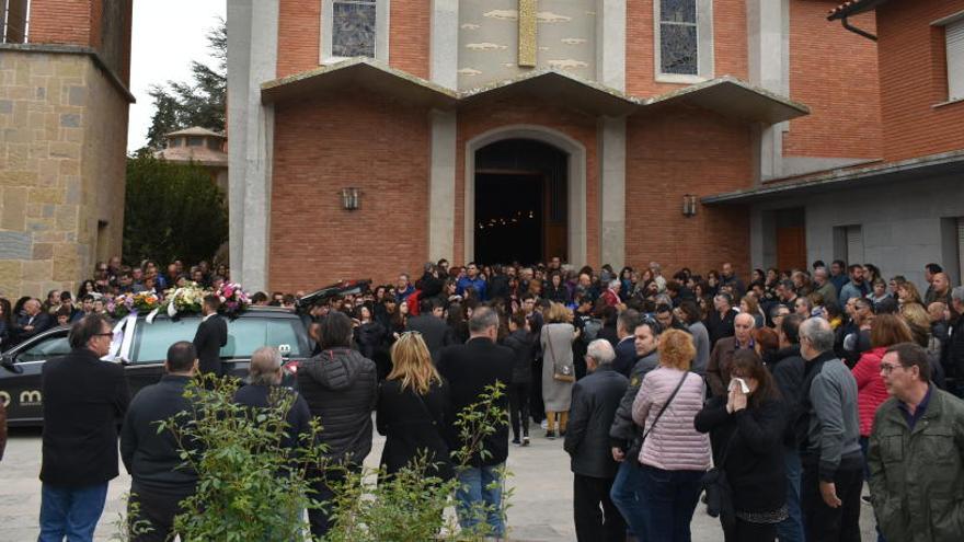 Centenars de persones han assistit al funeral