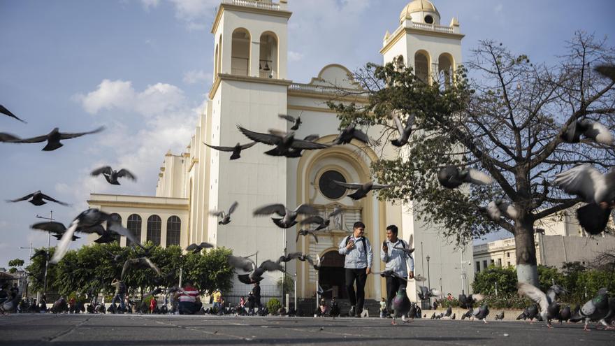 El Salvador: El país donde ser joven es delito