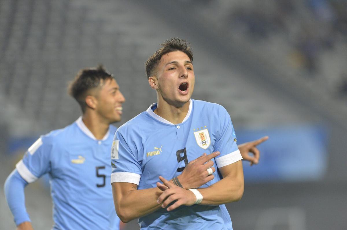 Andrés Ferrari celebrando un gol con Uruguay en el Mundial sub-20.