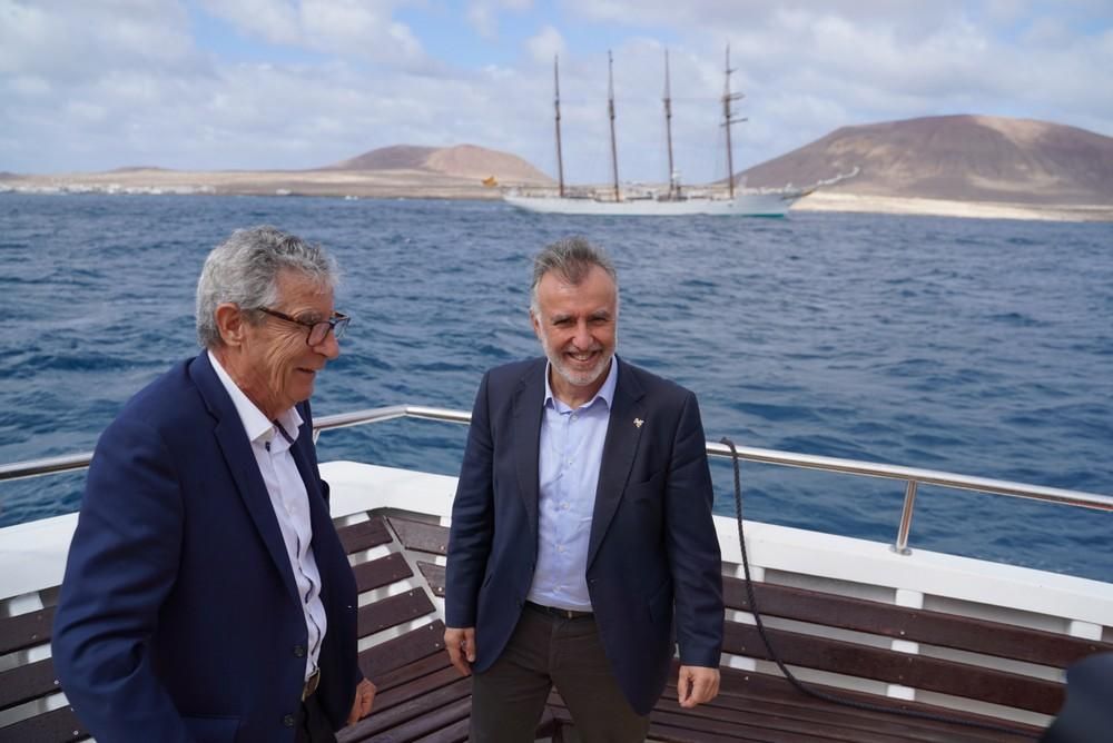 El buque escuela 'Juan Sebastián Elcano' visita por primera vez La Graciosa