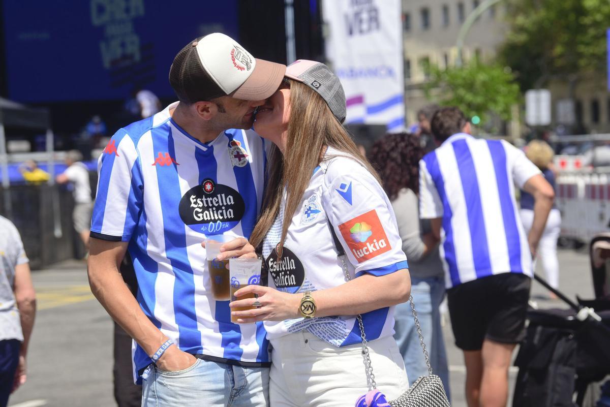 La afición disfrutó de la previa en el entorno de Riazor