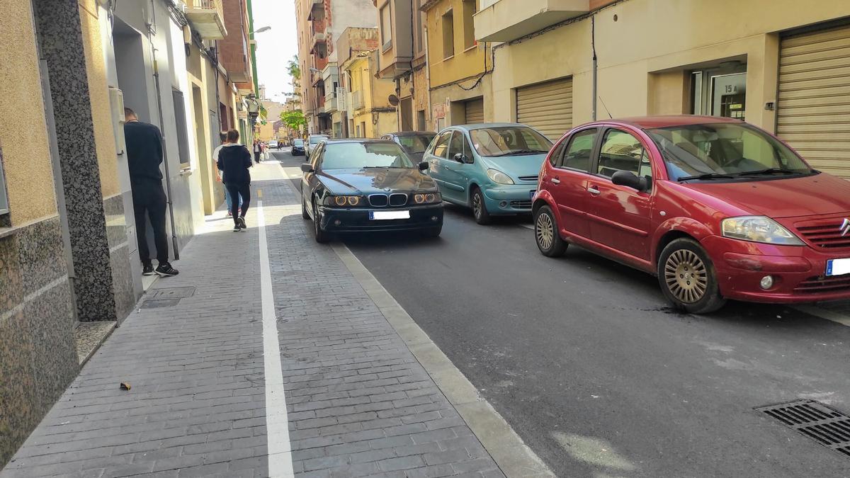 Los vehículos no pueden superar los 20 km/h porque la preferencia es peatonal.