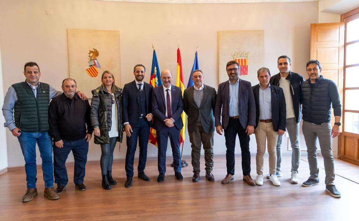 Visita de la federación de fútbol al ayuntamiento de Alcàsser.