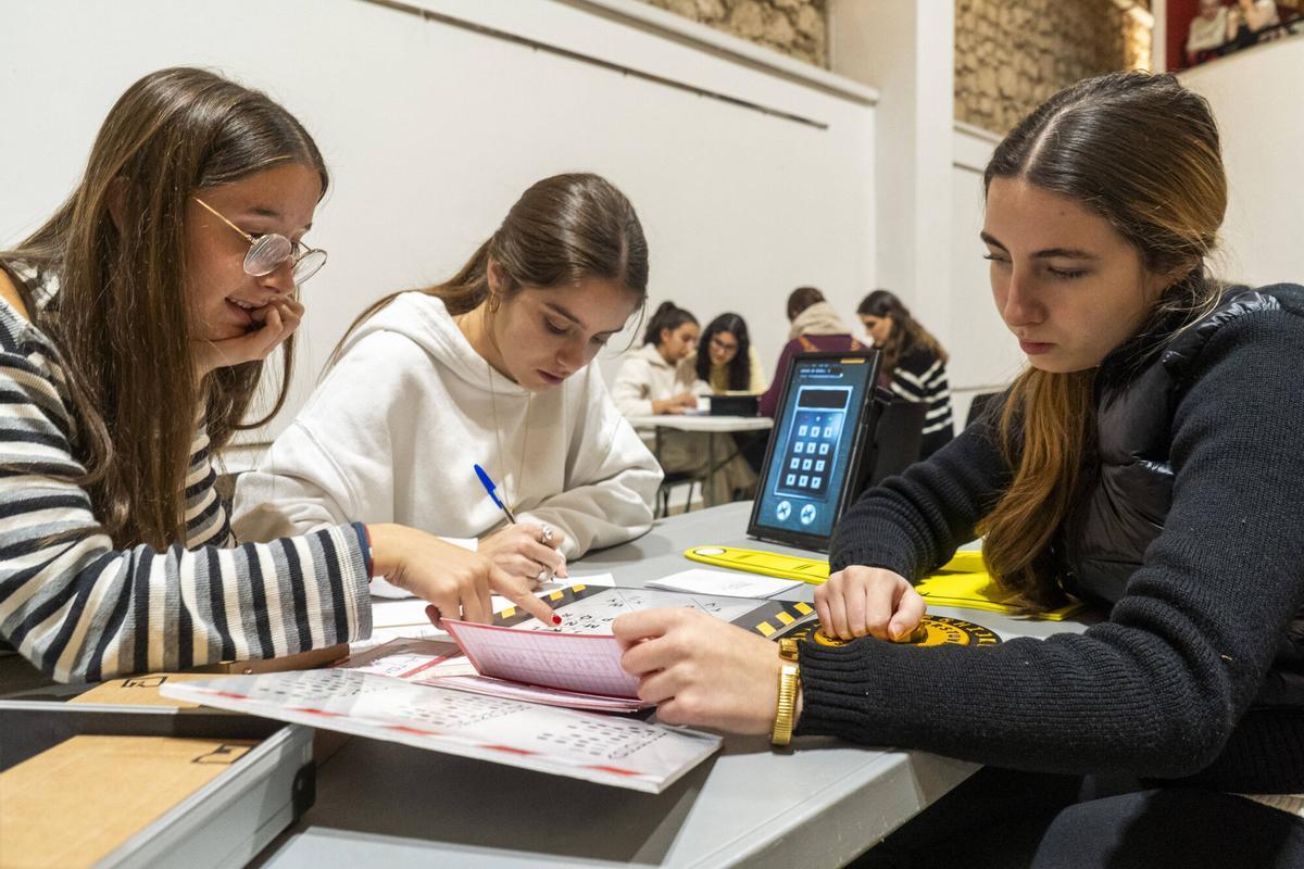 Totes les fotos de la jornada de tarda del programa 'Ambaixadores de les Matemàtiques' Totes les fotos de la jornada de tarda del programa 'Ambaixadores de les Matemàtiques'