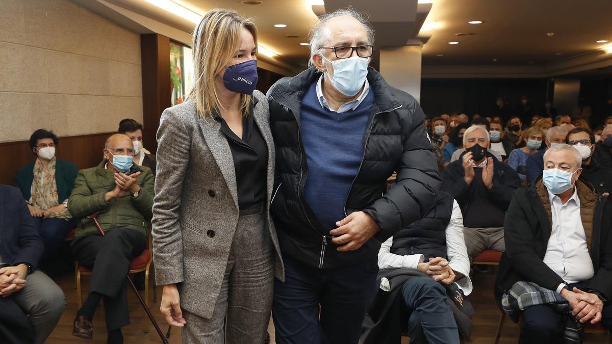 Chema Figueroa, con Fernández-Tapias, durante el acto de esta tarde