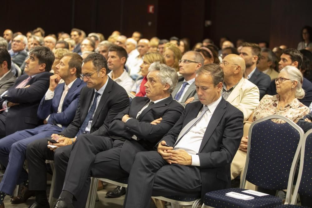 Un centenar de persones van assistir a la conferència