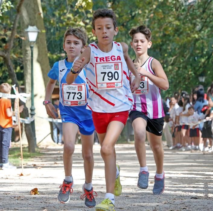 Más de mil niños -muchos acompañados por sus padres y sus madres- participaron en Castrelos en el XXI Cross Escolar-AD Castro San Miguel