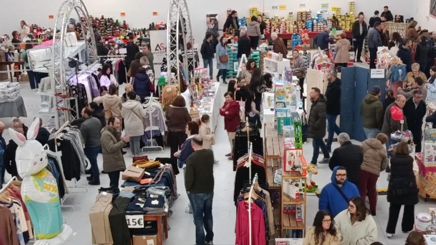 La Feira de Oportunidades y Antigüidades de A Estrada atrae a un 51% de visitantes por primera vez