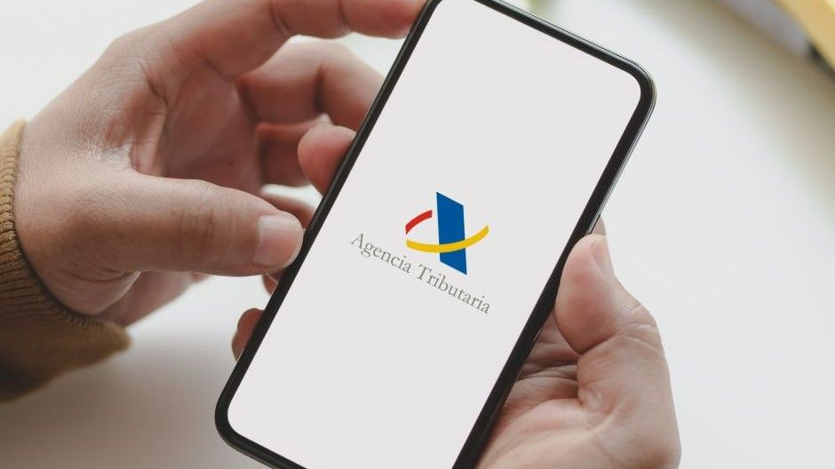 App de la Agencia Tributaria en un móvil