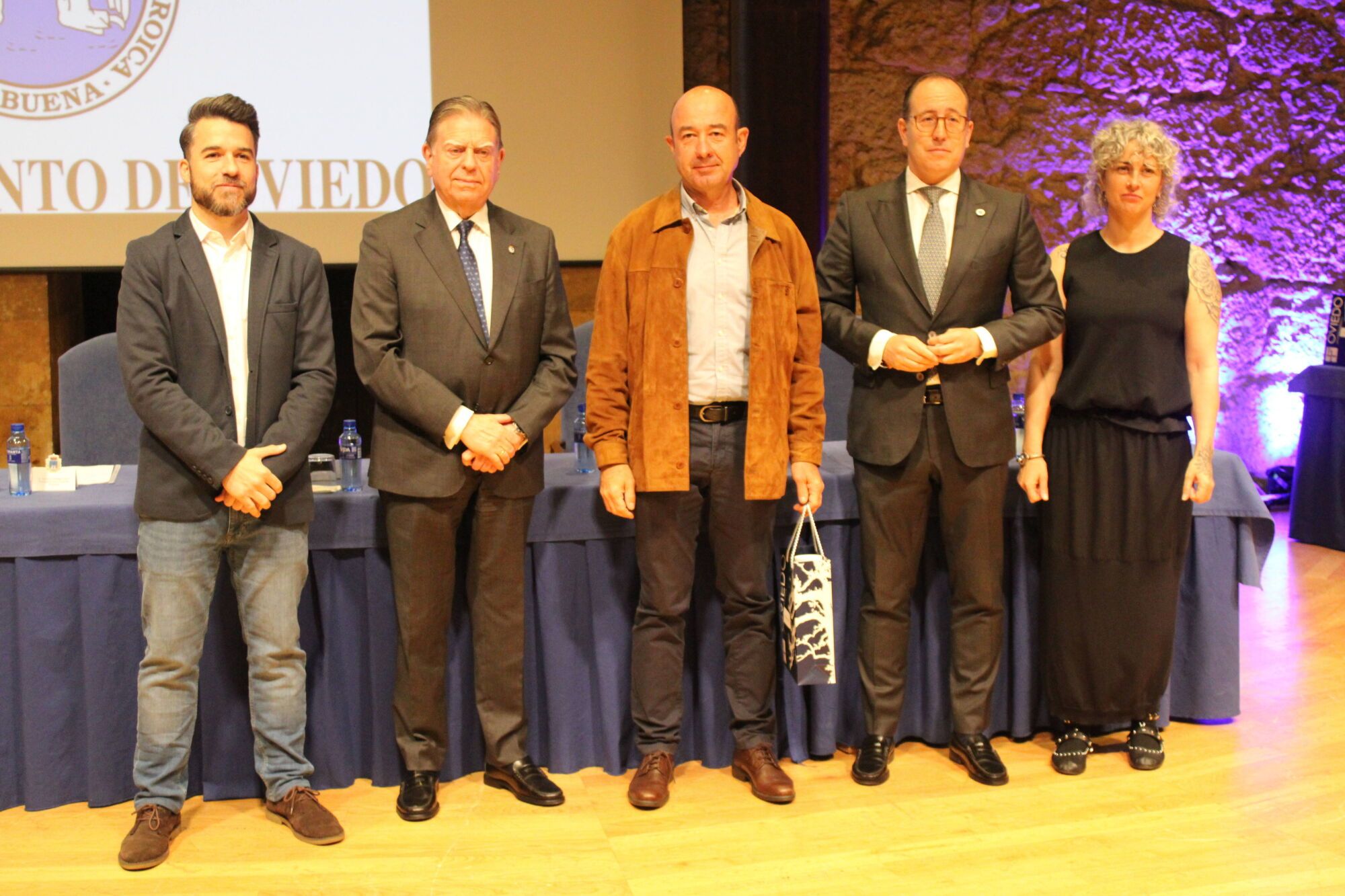 Acto institucional Santa Rita Hora: 11:00 Lugar: Oviedo, Sala de Cámara del Auditorio Príncipe Felipe Descripción: Homenaje a los trabajadores municipales jubilados y a quienes cumplen 25 y 40 años de servicio en el Ayuntamiento.