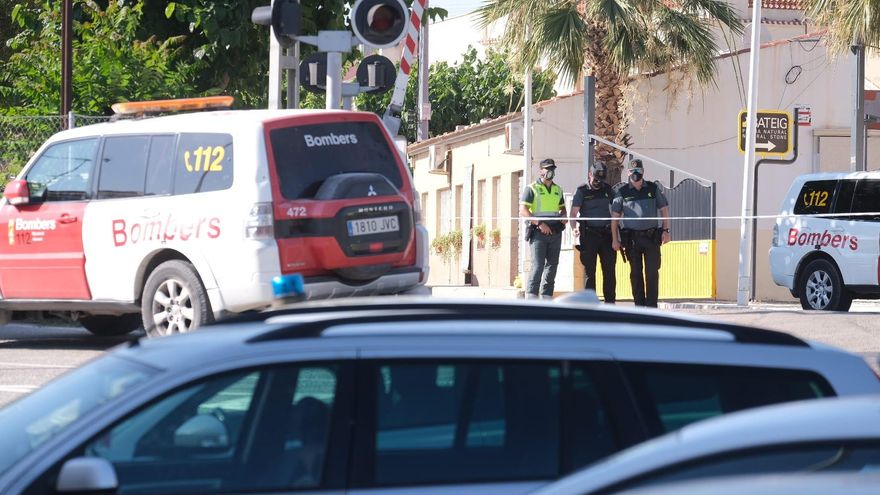 Cuatro fallecidos en el arrollamiento de un coche por un tren en Novelda