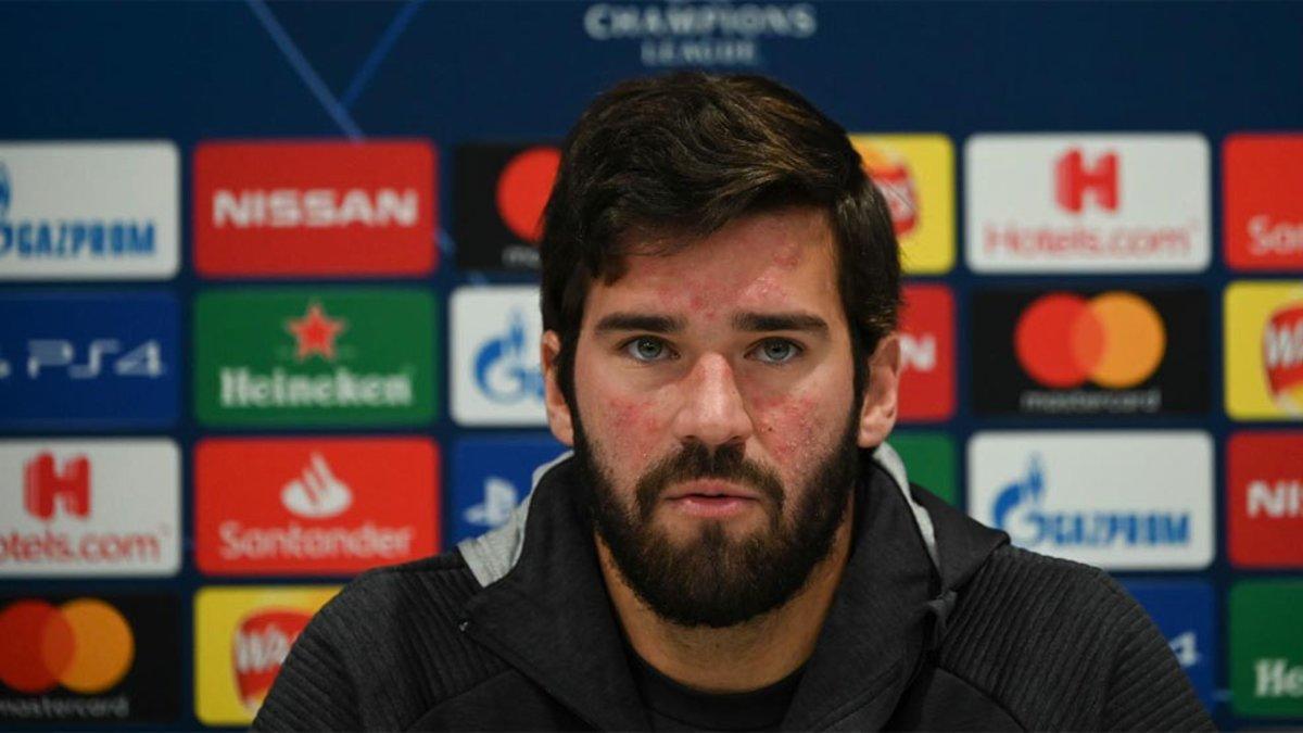 Alisson, en una rueda de prensa