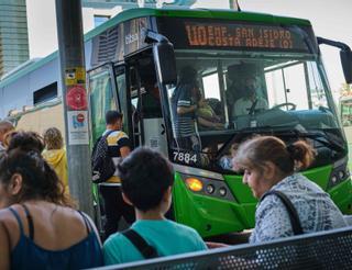 Los expertos avalan la eliminación  de la mascarilla en el transporte público