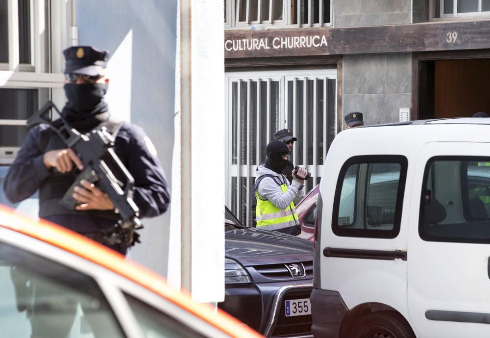 LA POLICÍA REGISTRA UN PISO DEL BARRIO ...