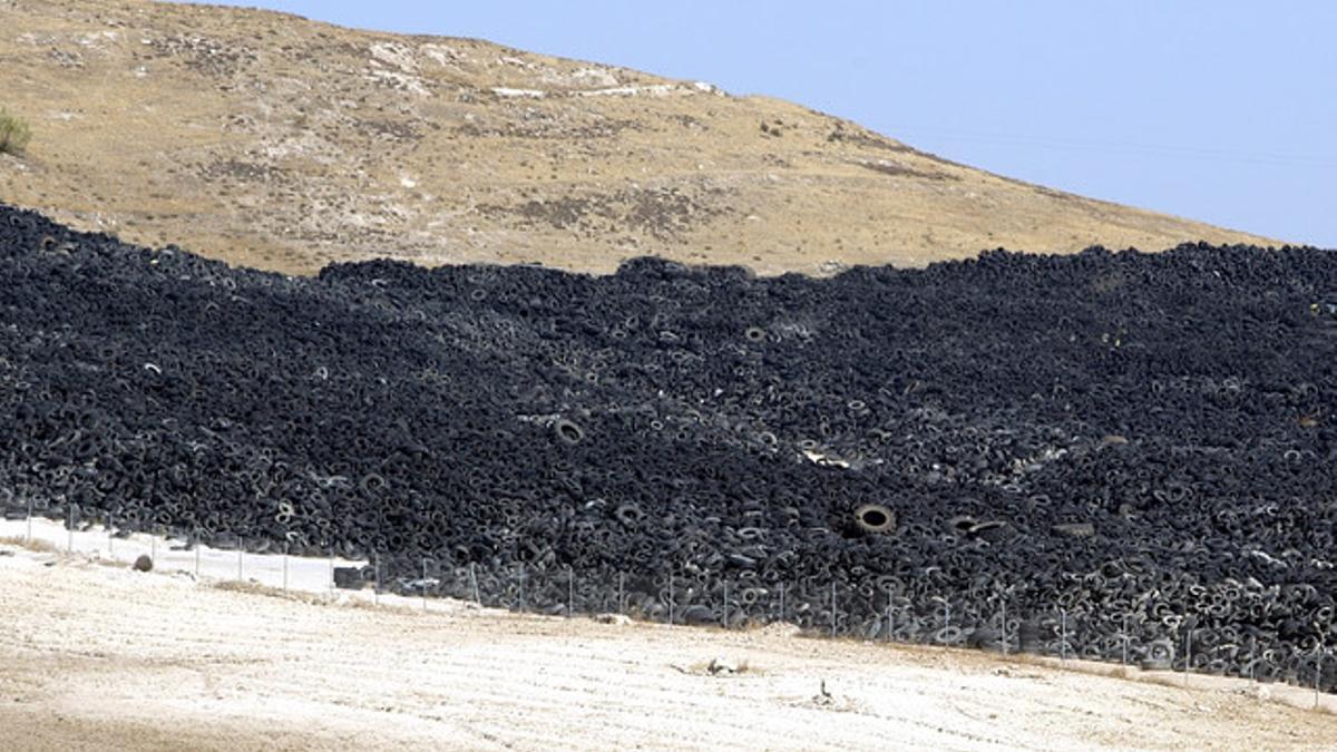 Cinco millones de neumáticos se acumulan en la localidad toledana de Seseña