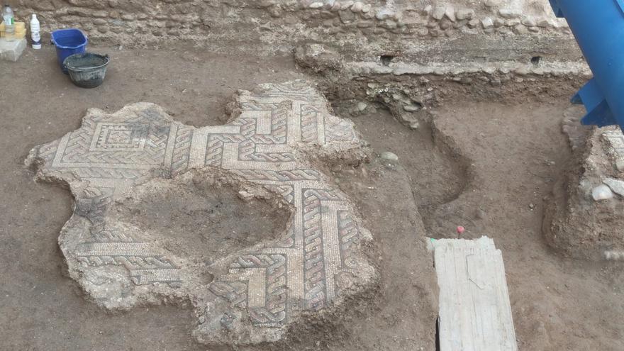 Hallan un mosaico romano enterrado en Zaragoza: &quot;En cada sondeo puede aparecer cualquier cosa&quot;