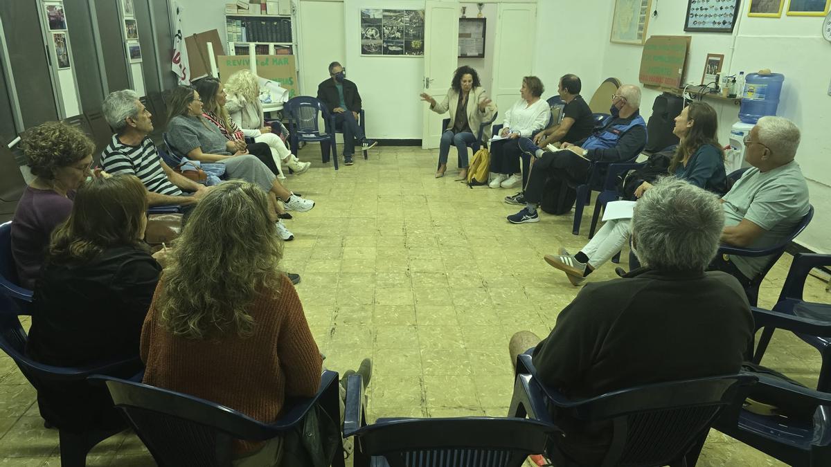 Imagen de la reunión de las asociaciones vecinales y ecologistas celebrada ayer en Telde.